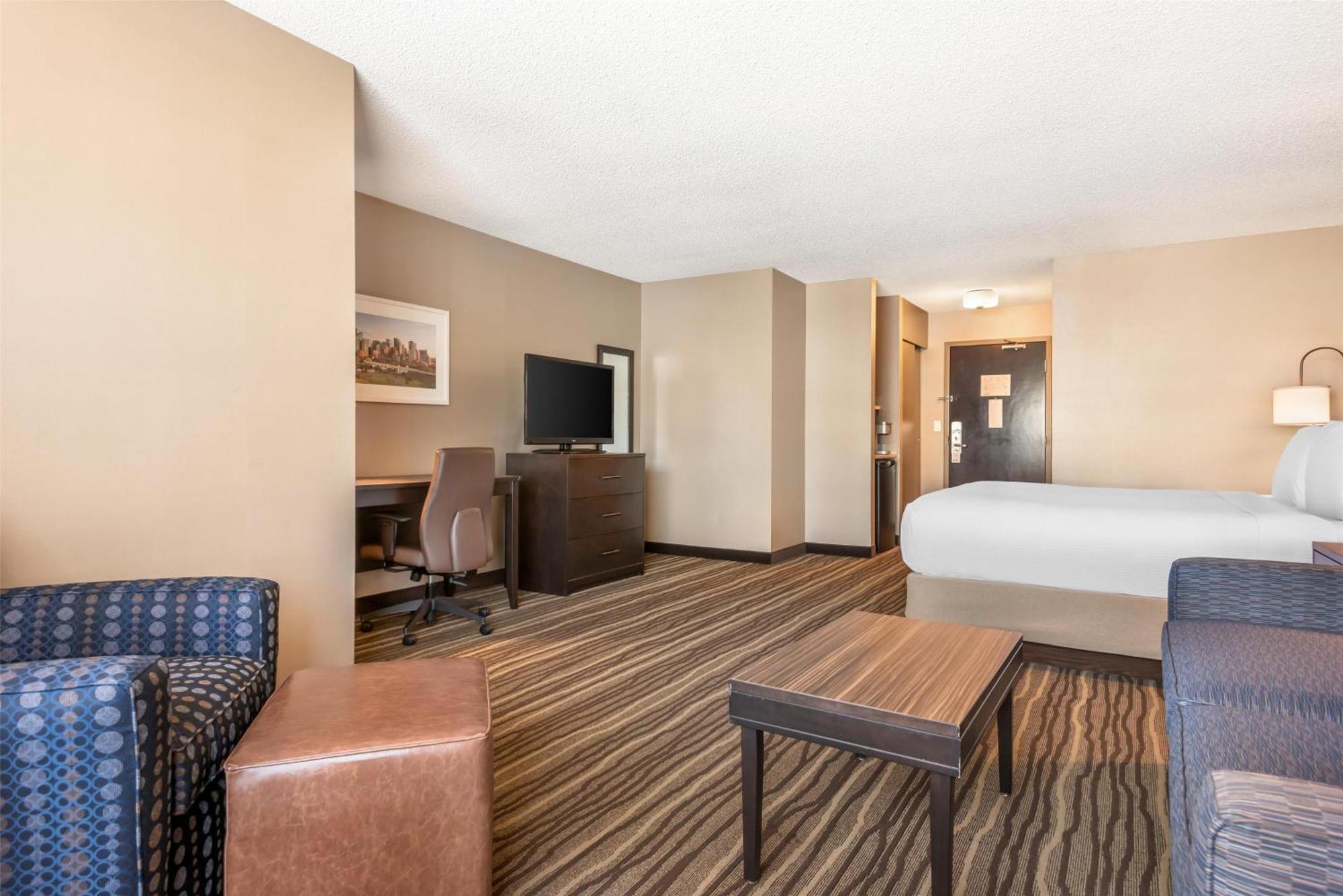 Oversize King Suite with Sofa Bed - Non-Smoking