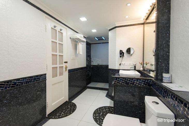Suite with Mountain View