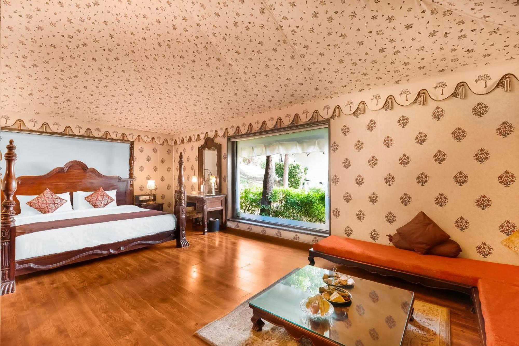 Grand Luxury Tent,1742757978:JPEG