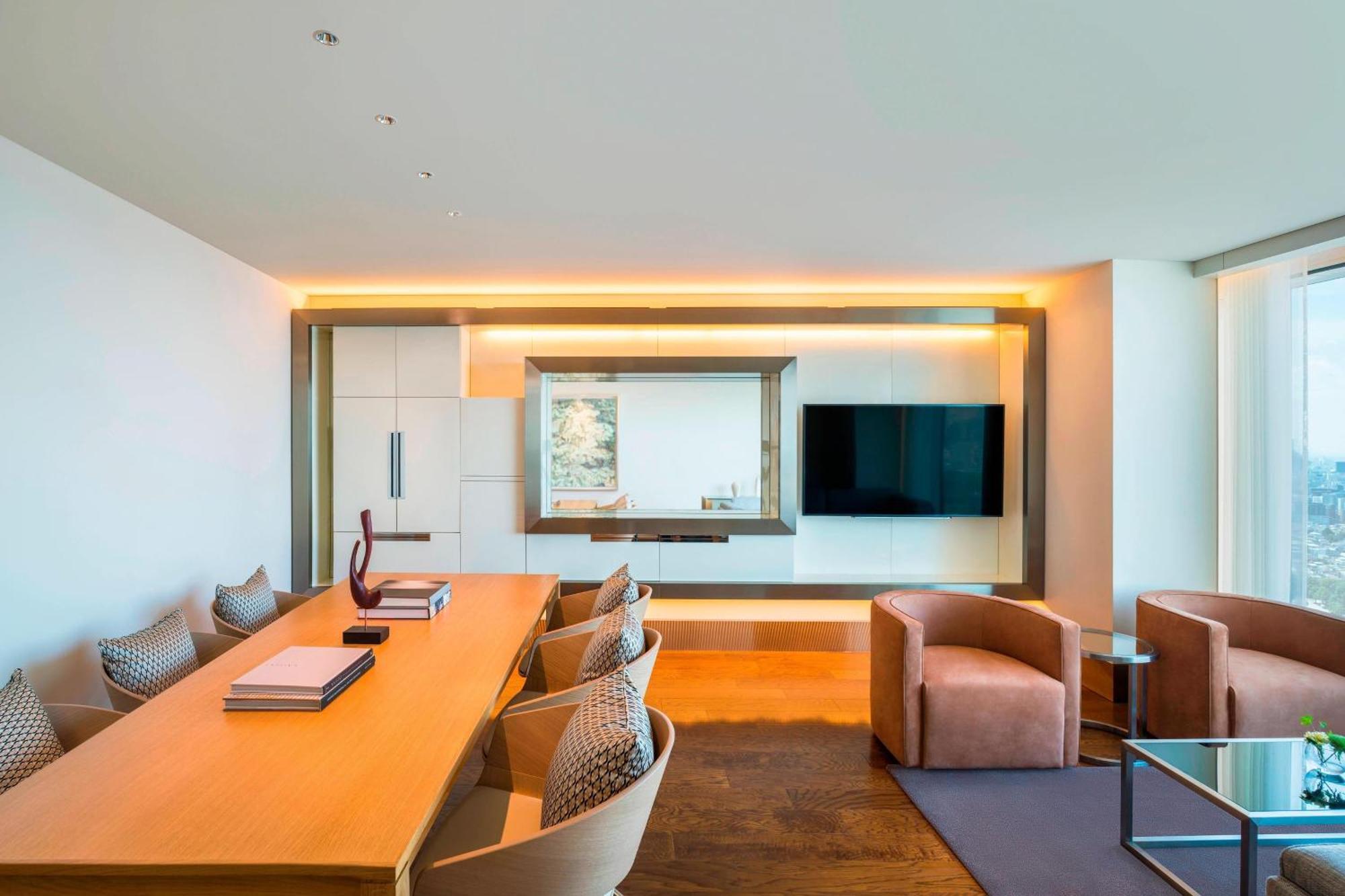 One-Bedroom Kioi Suite with King Bed and Club Lounge Access