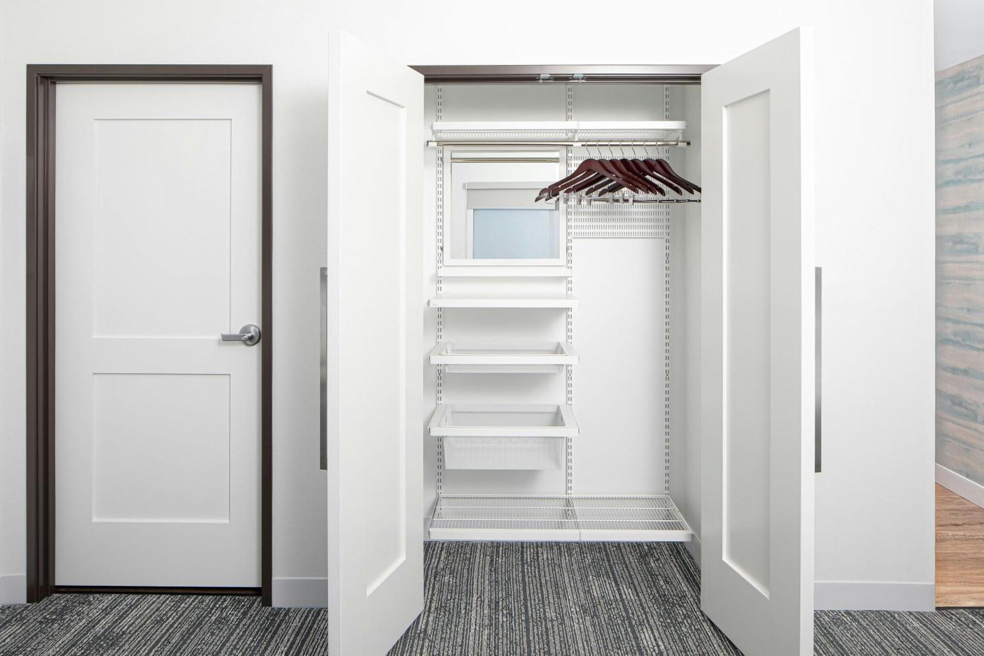 Studio King Room with Roll In Shower - Mobility Accessible