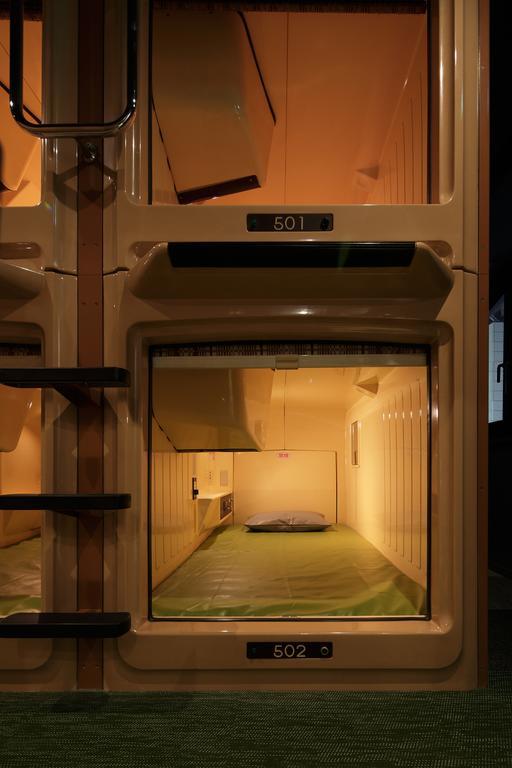 Capsule Room Male