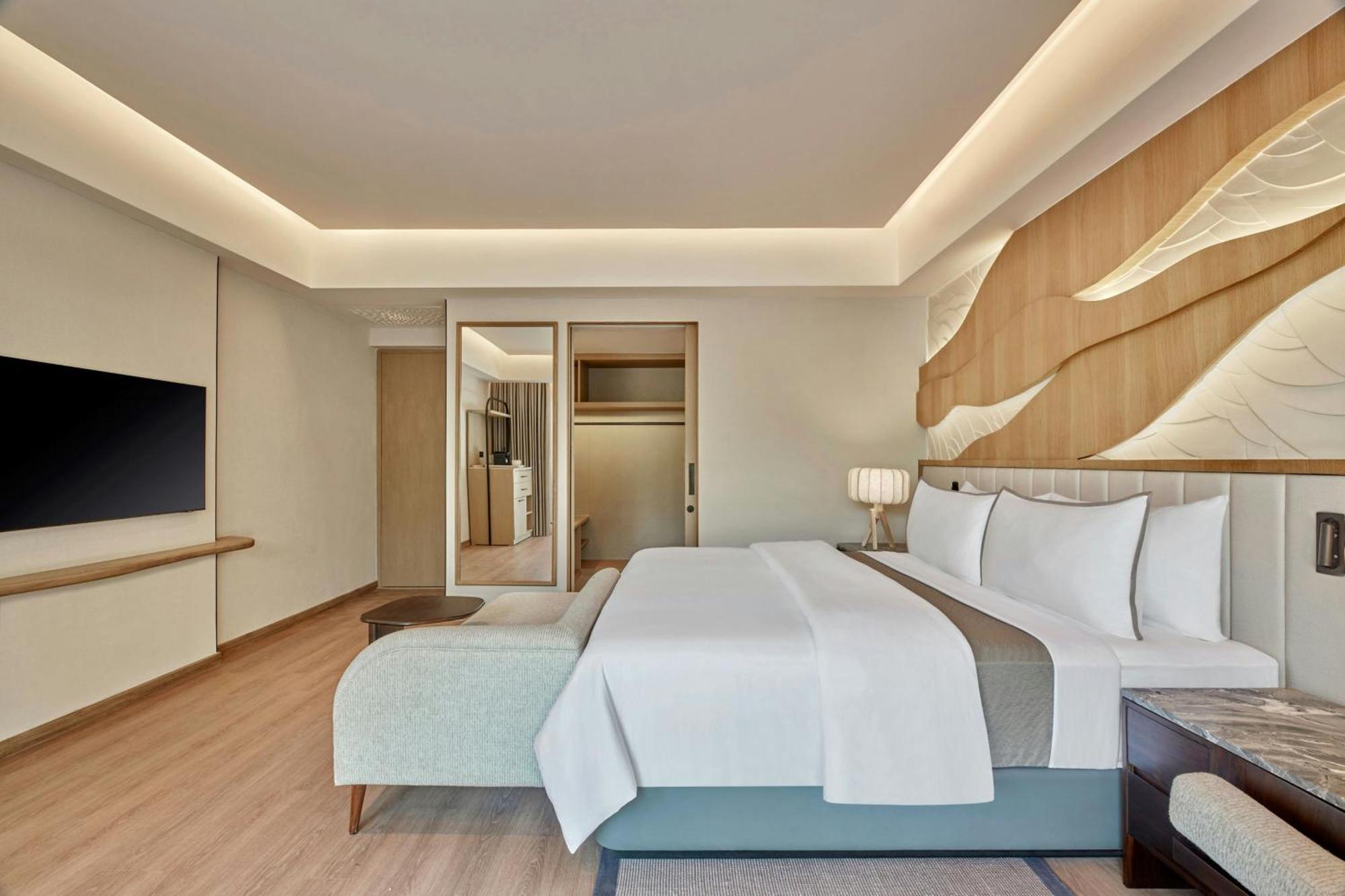 Executive Villa with King Bed, Balcony and Plunge Pool - Resort View