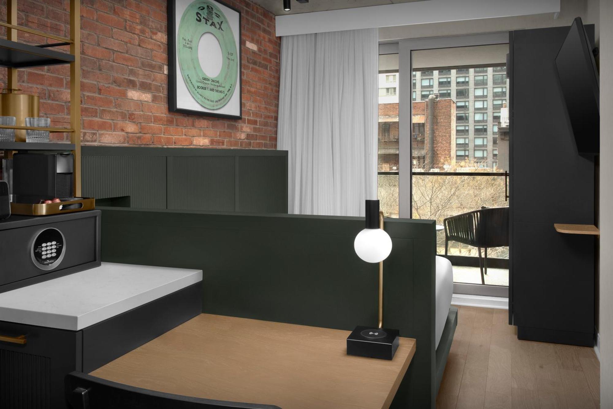 Queen Double Room with Balcony - High Floor