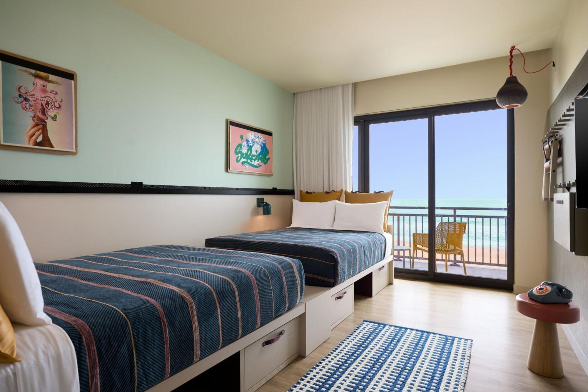 Queen Room with Two Queen Beds, Oceanfront View and Roll-In Shower - Mobility Access