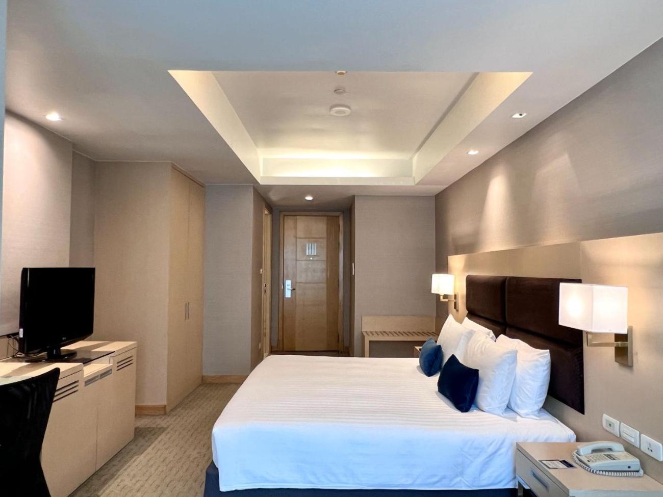 Deluxe King Room with City View