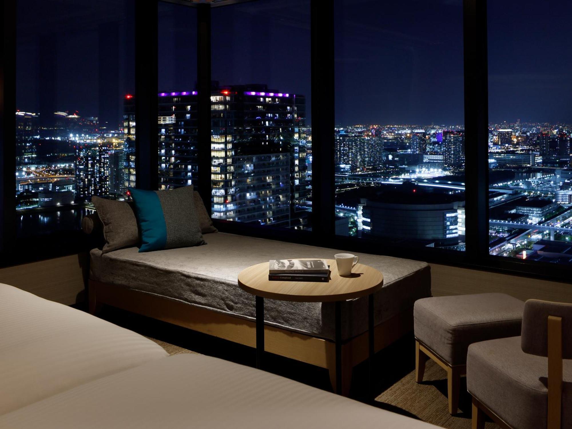 Deluxe Corner Twin Room with View Bath