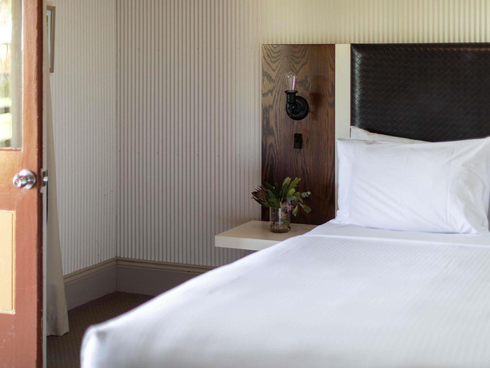Heritage Queen Room