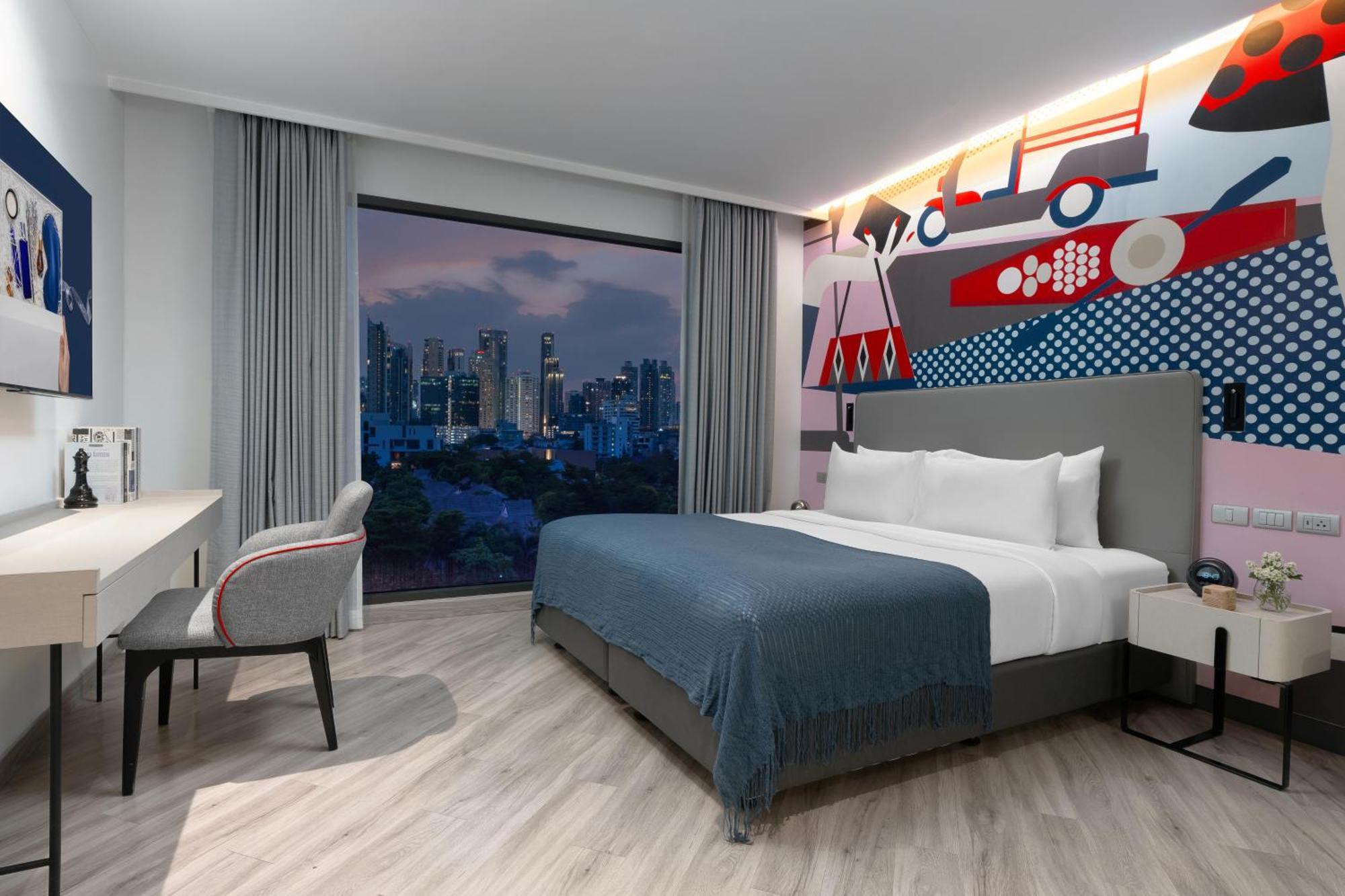Studio Executive Room