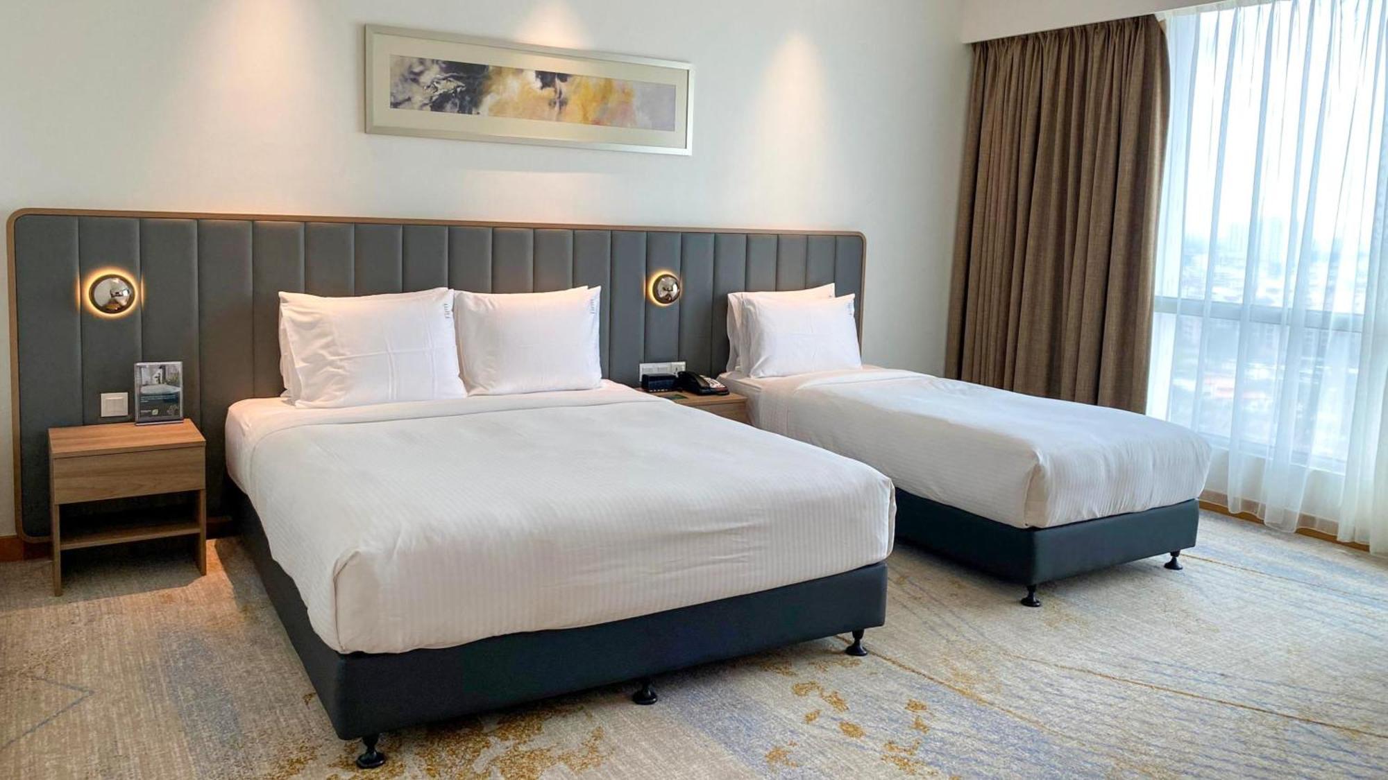 Standard Queen Room with One Single Bed and City View