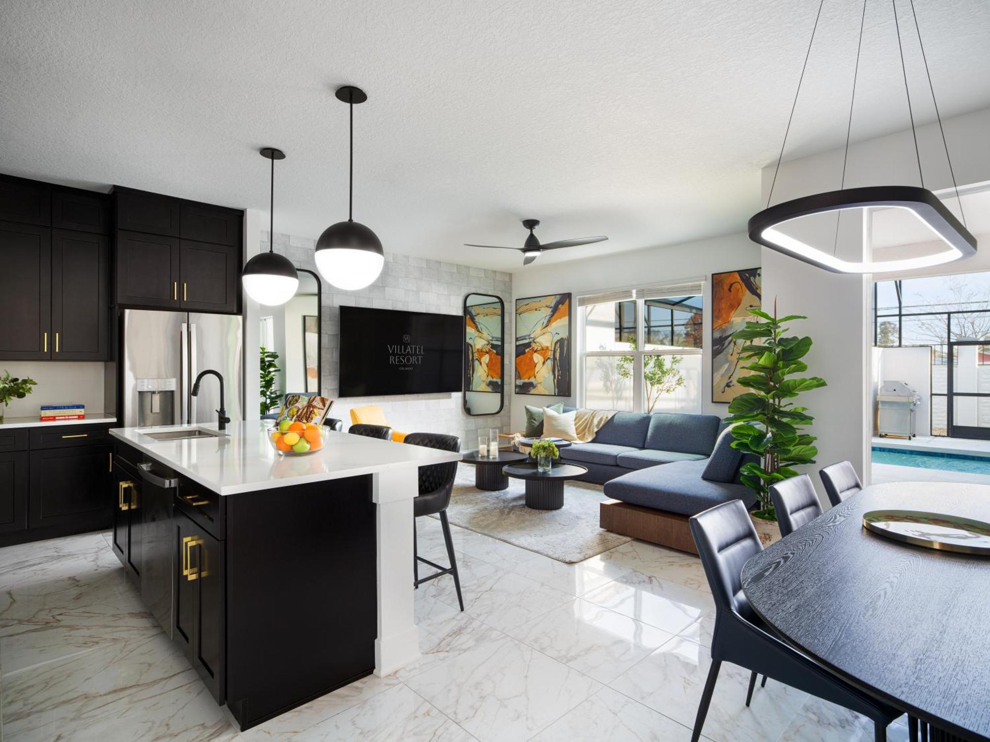 4 Bedroom Townhome with Private Pool & Kitchen