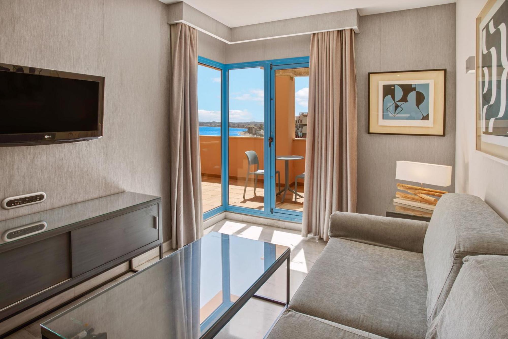 One Bedroom Apartment Sea View