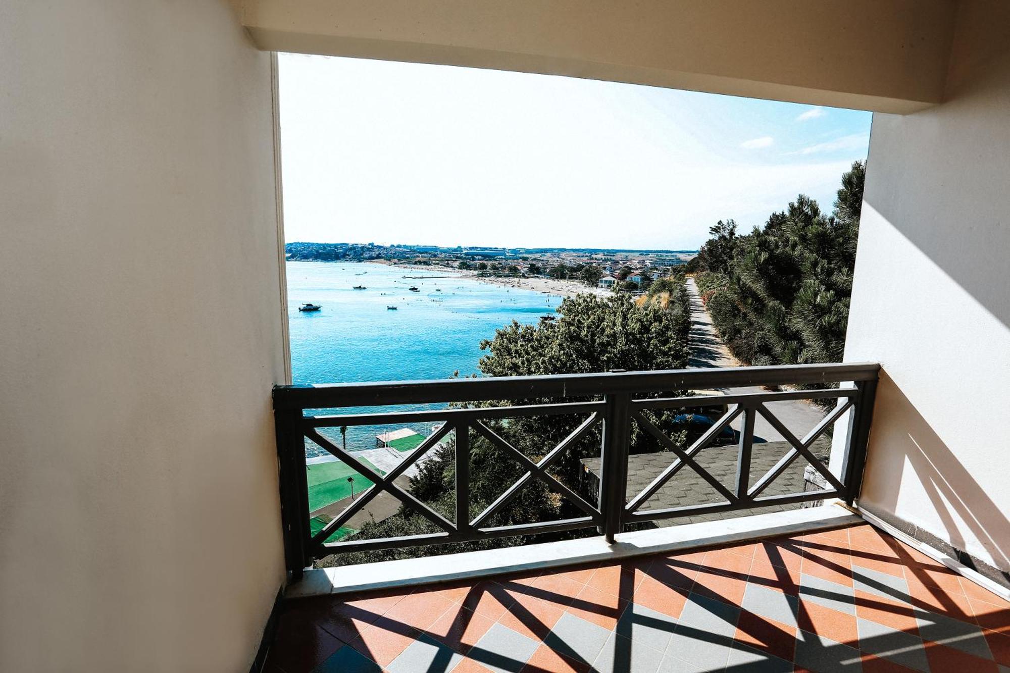 Deluxe Triple Room Sea View
