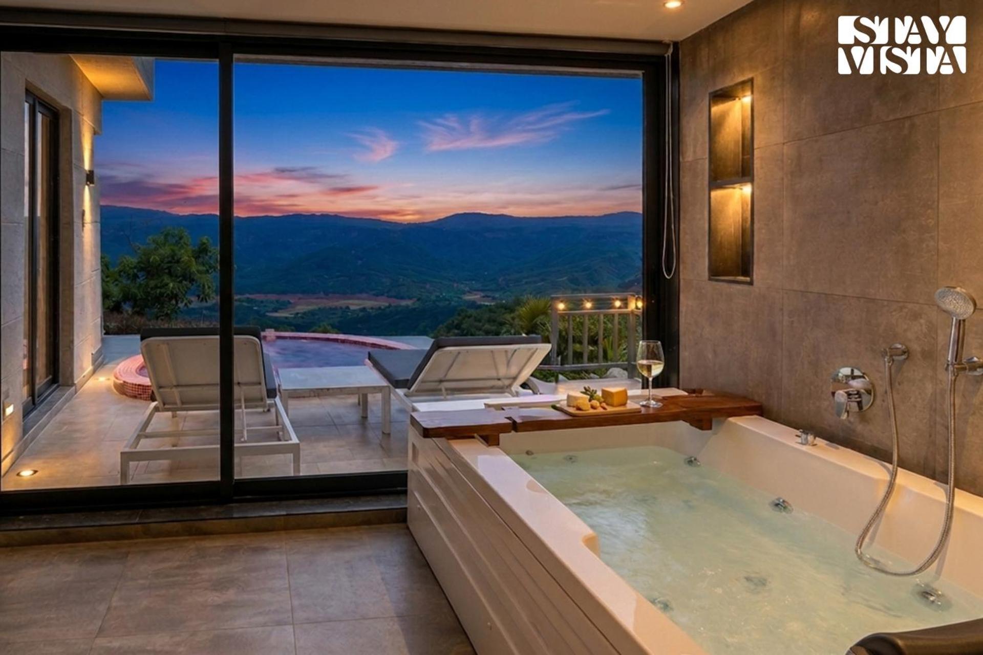 Emperior Suite w/ Heart Pool & Jacuzzi