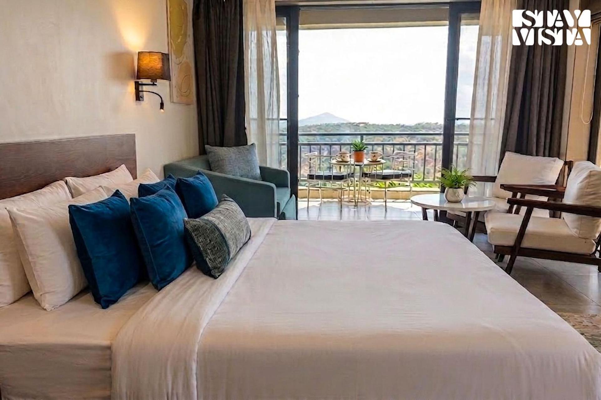 Junior Suite w/ Mountain View