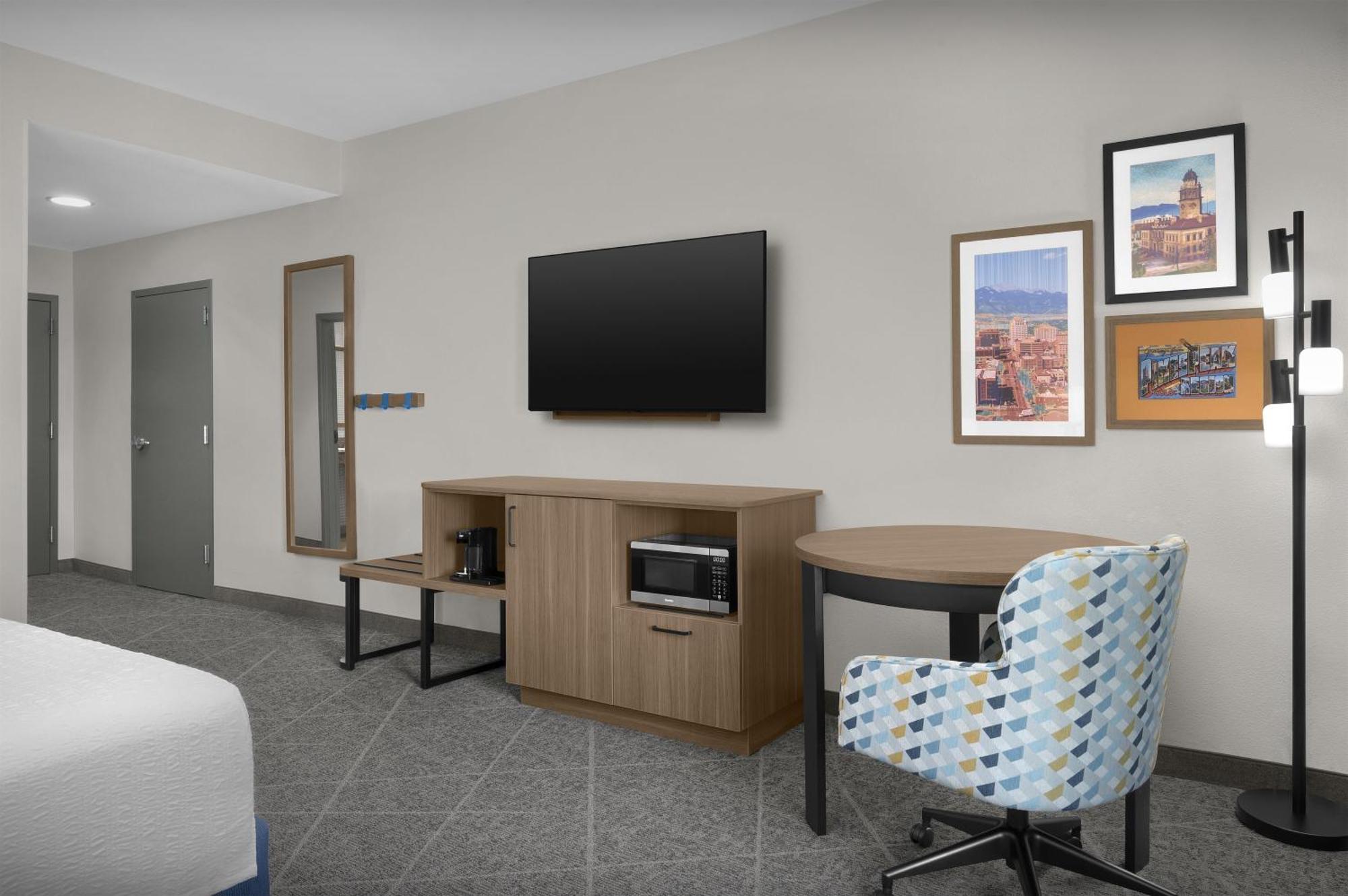 King Room with Bath Tub - Mobility Access