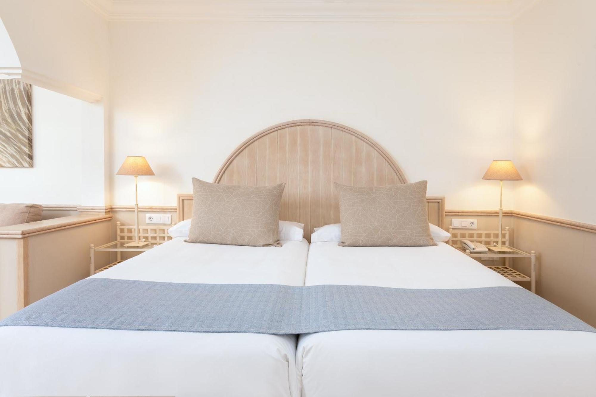 Deluxe Superior Room