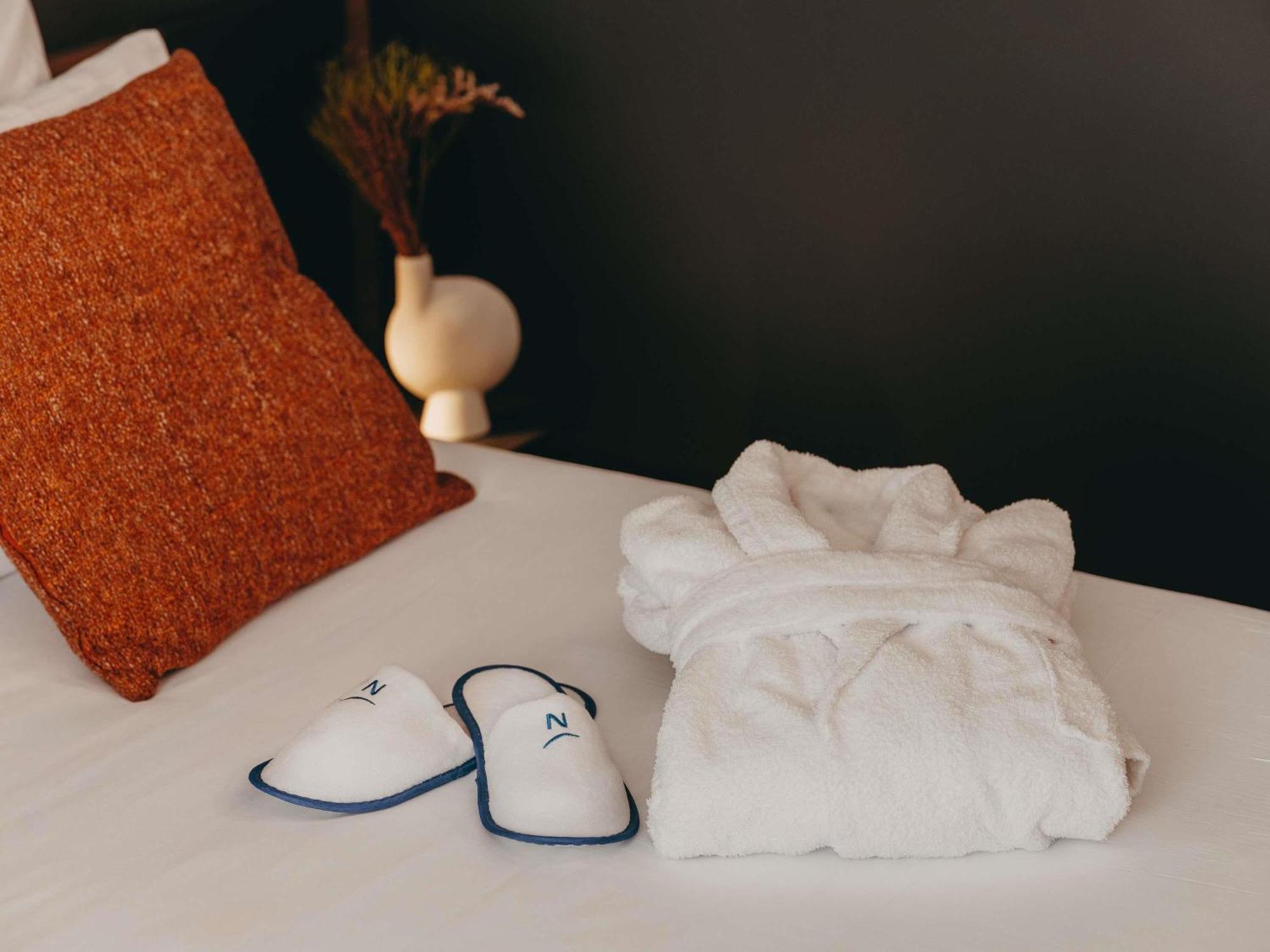 Executive Suite: One Double Bed and One DoubleSofa  Bed, Eiffel Tower View
