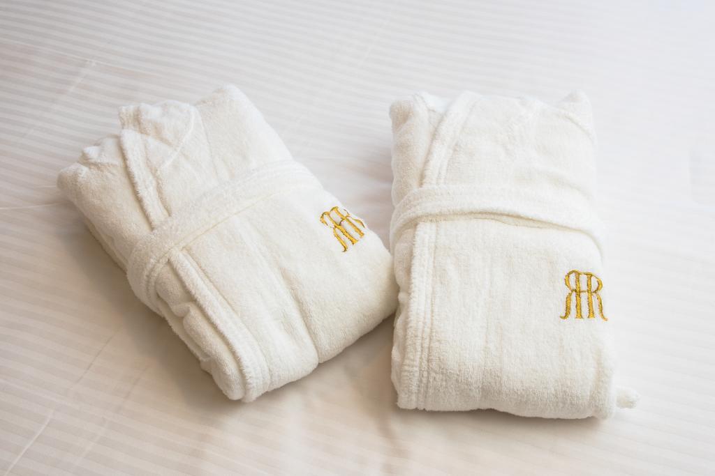 Executive Floor - Junior Suite Twin - Non-Smoking - Free access to gym & pool with breakfast