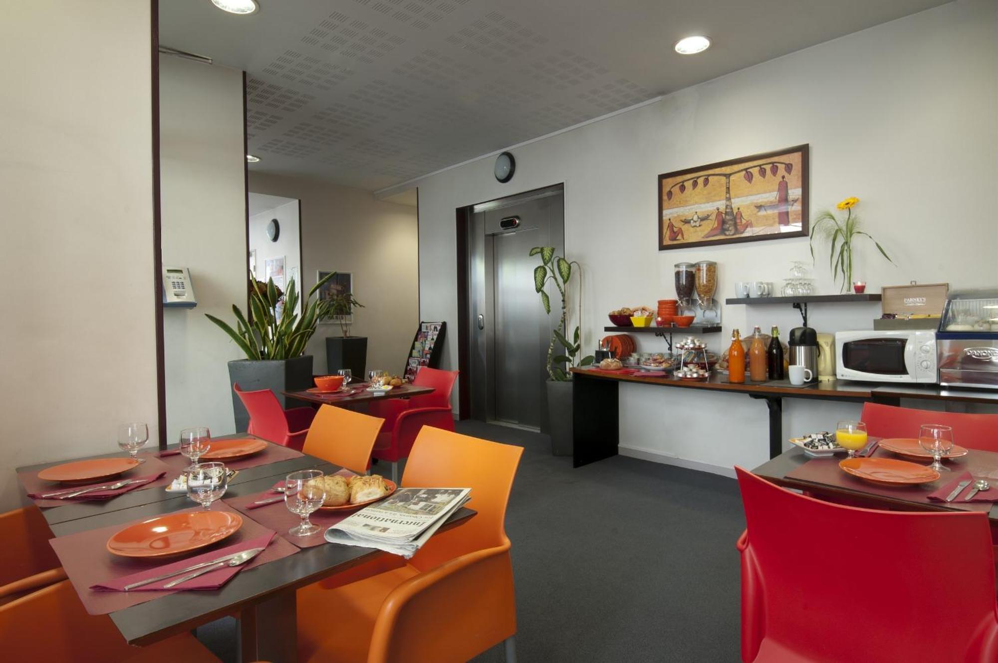 Studio (2 Adults)