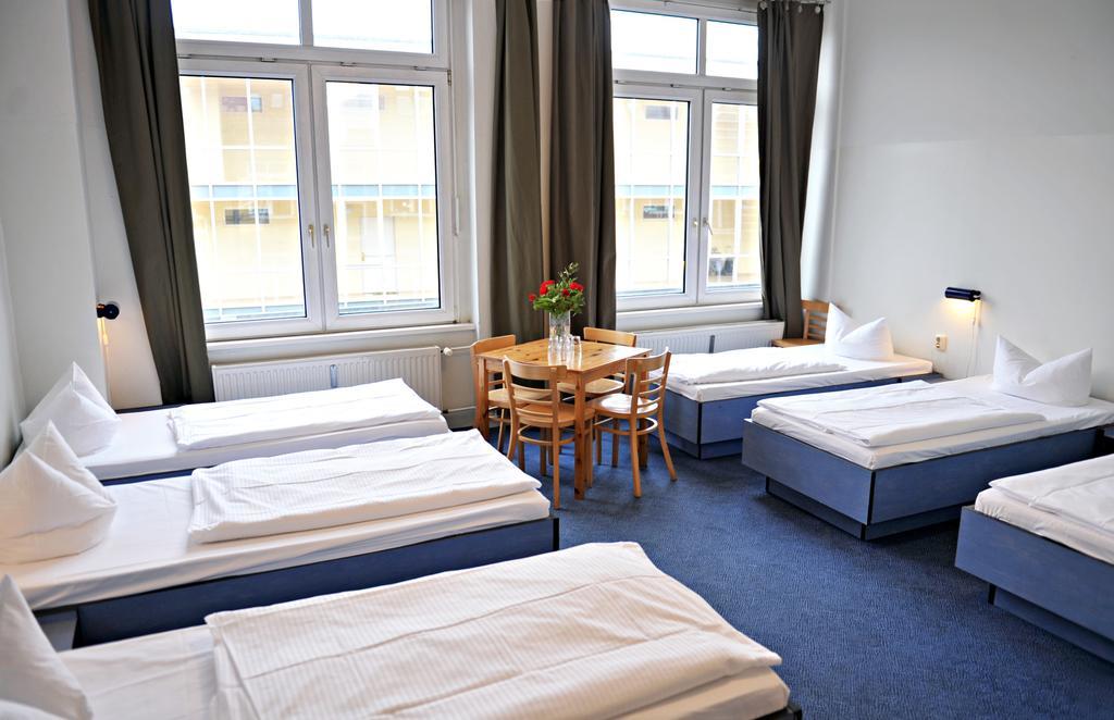 Værelse med 6 senge