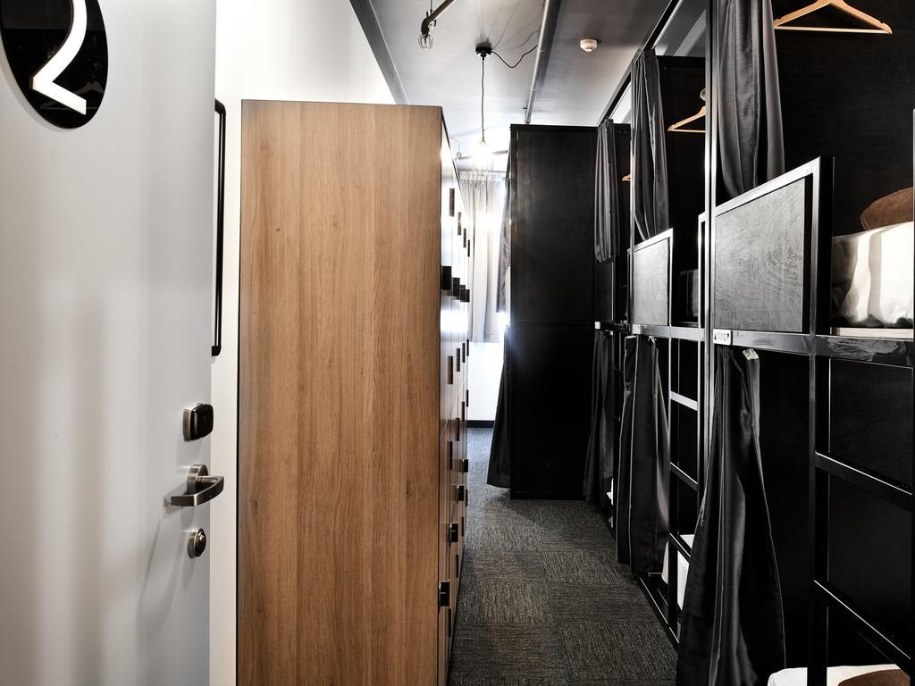 Single Bed in Mixed Dormitory Room with Shared Bathroom