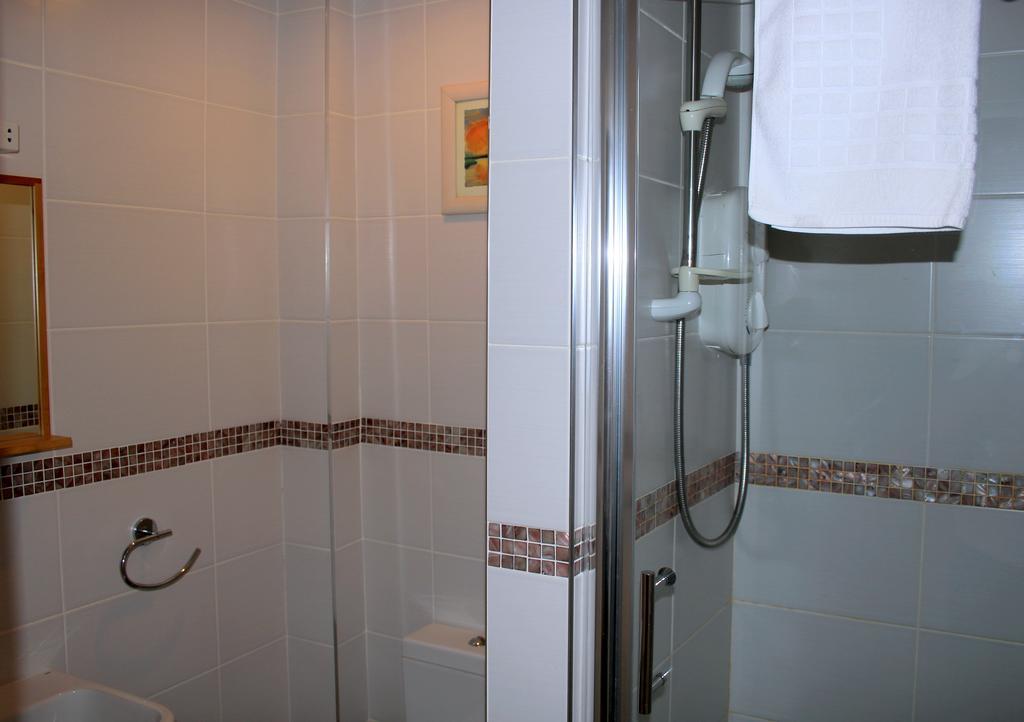 Kamer 4 - Tweepersoonskamer met 2 Aparte Bedden