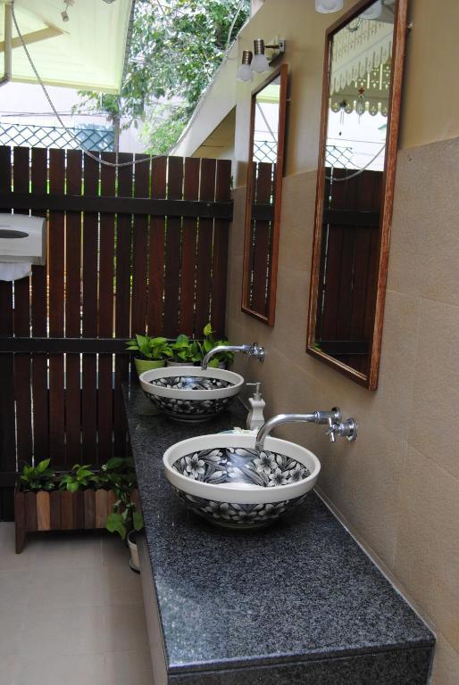 Standard Single Room with Shared Bathroom