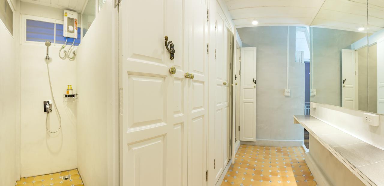 Single Room with Shared Bathroom