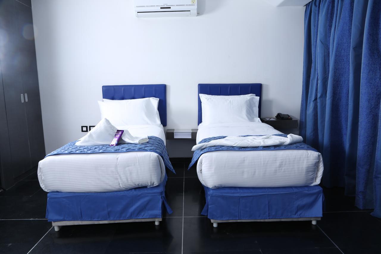 Business Twin Room - Non-Smoking