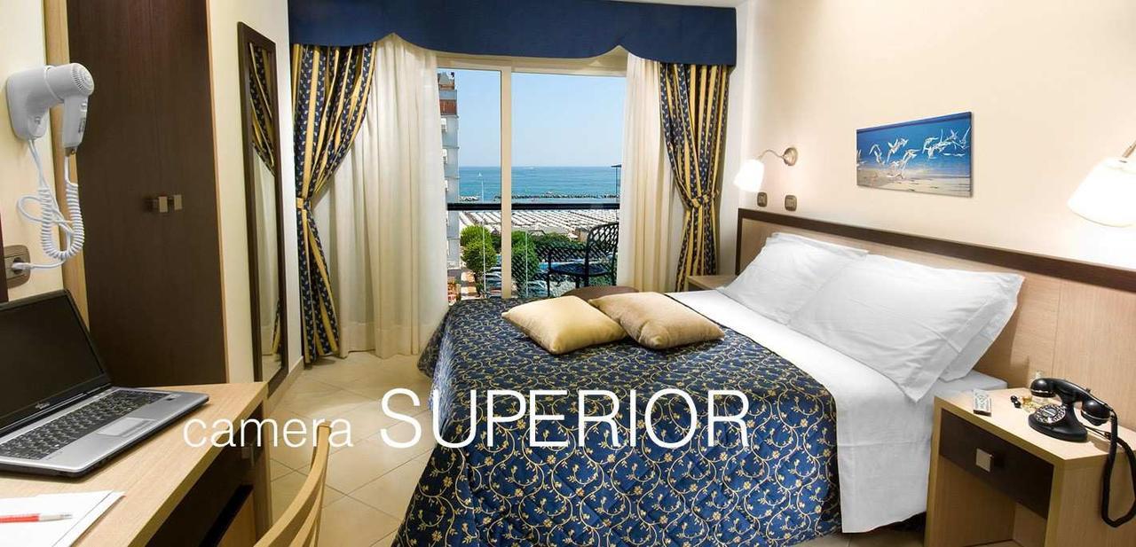 Camera Superior Matrimoniale/Doppia con Letti Singoli con Vista Mare