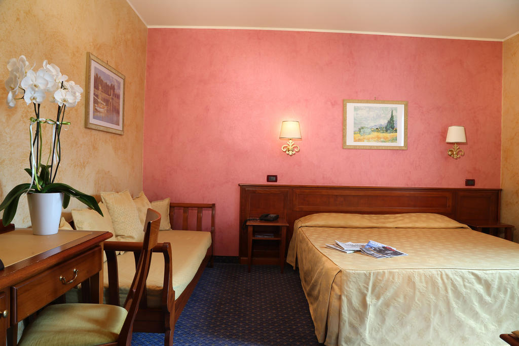 Deluxe Double Room,422738589:JPEG