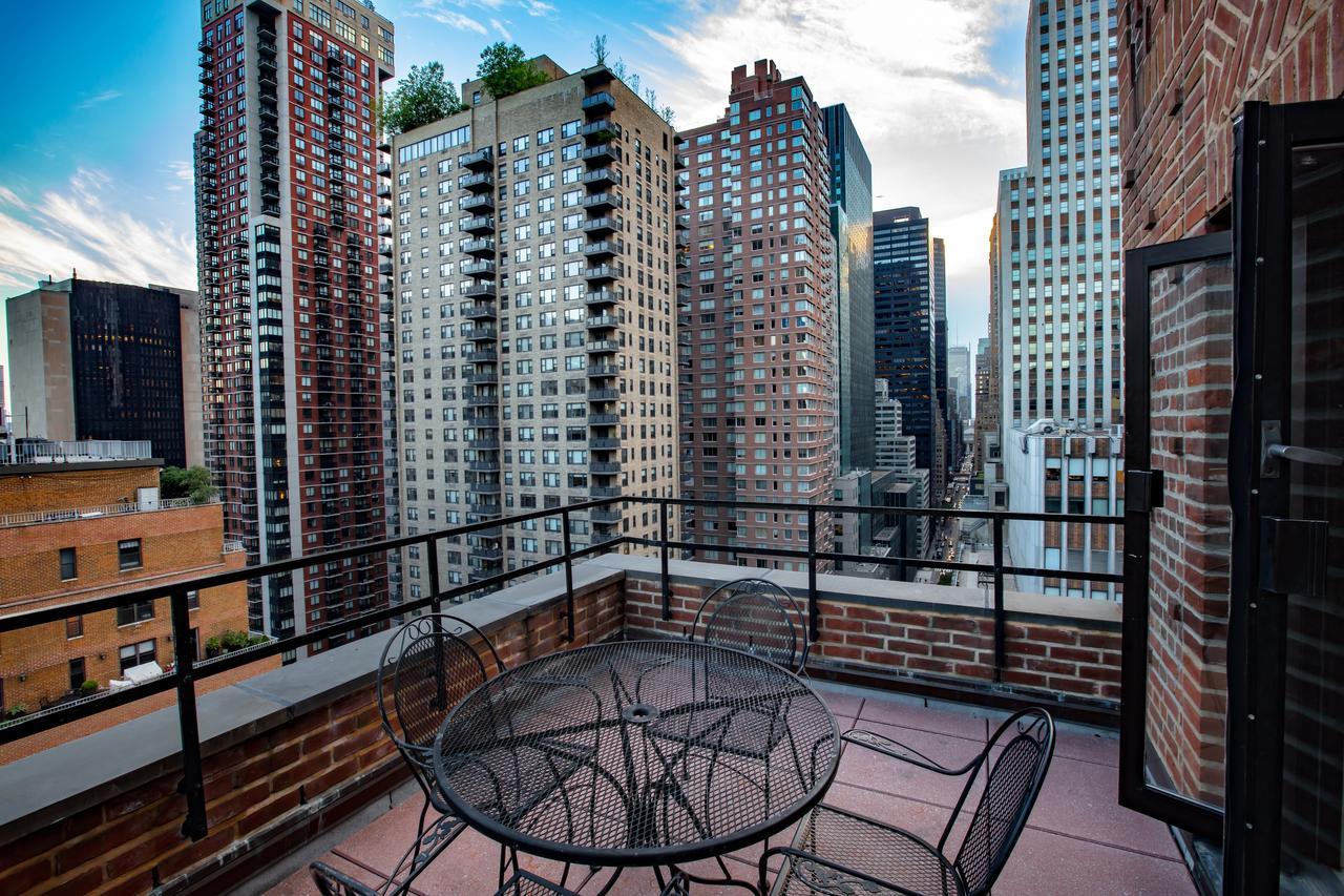 Luxe Two Queen Beds Balcony