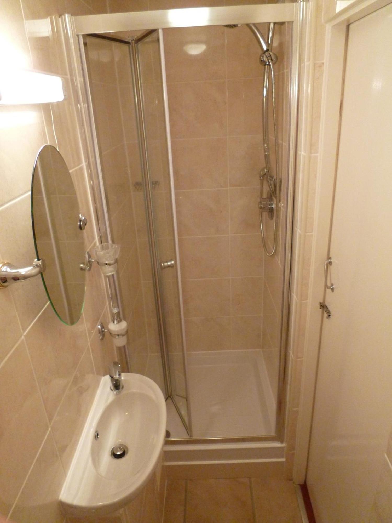 Small Twin Room,757953583:JPEG