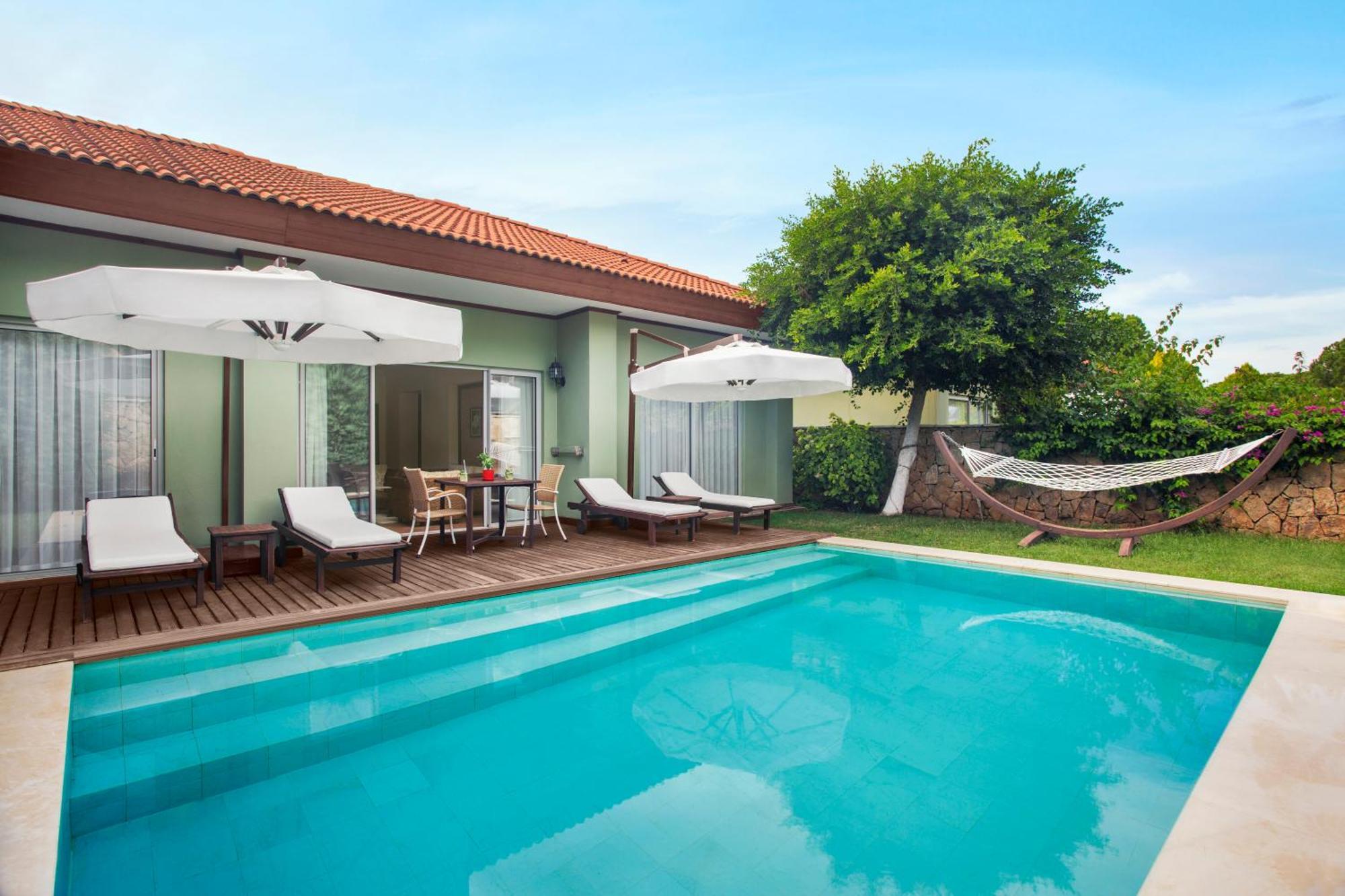 Bali Deluxe Villa met Eigen Zwembad (3 Volwassenen + 3 Kinderen)
