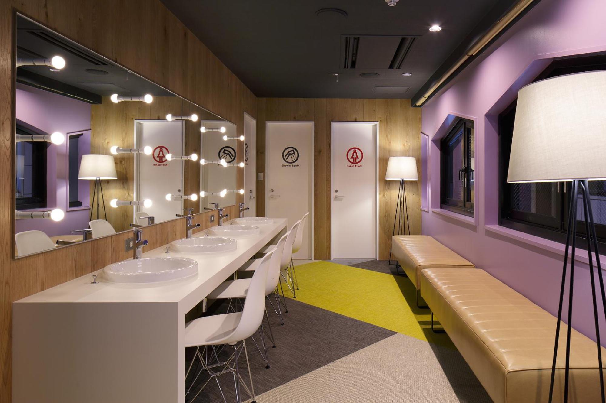 Capsule Room Female
