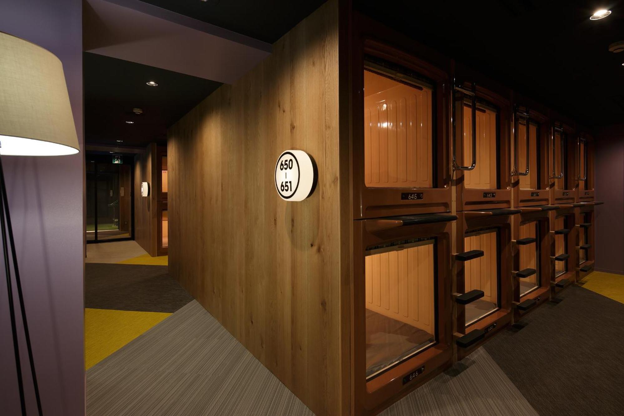 Capsule Room Male