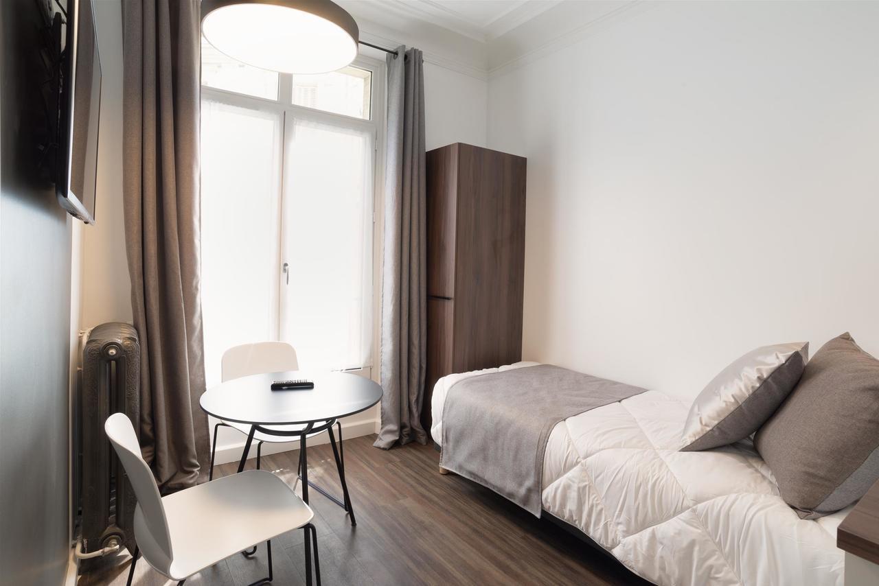 Small Studio ( 1 Adult)