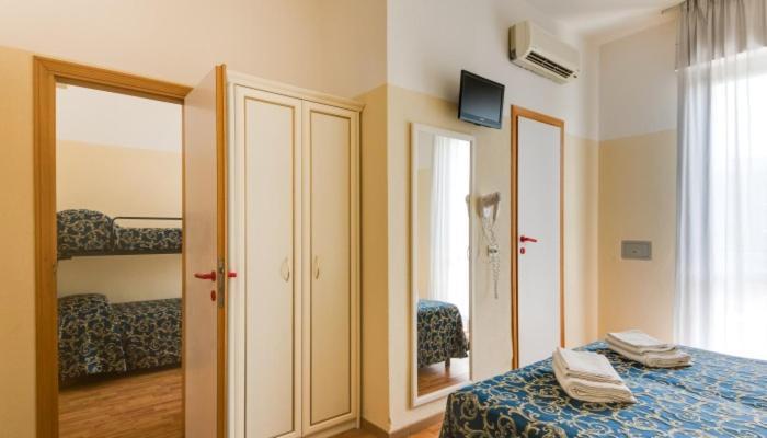Camera Familiare con Vista Mare