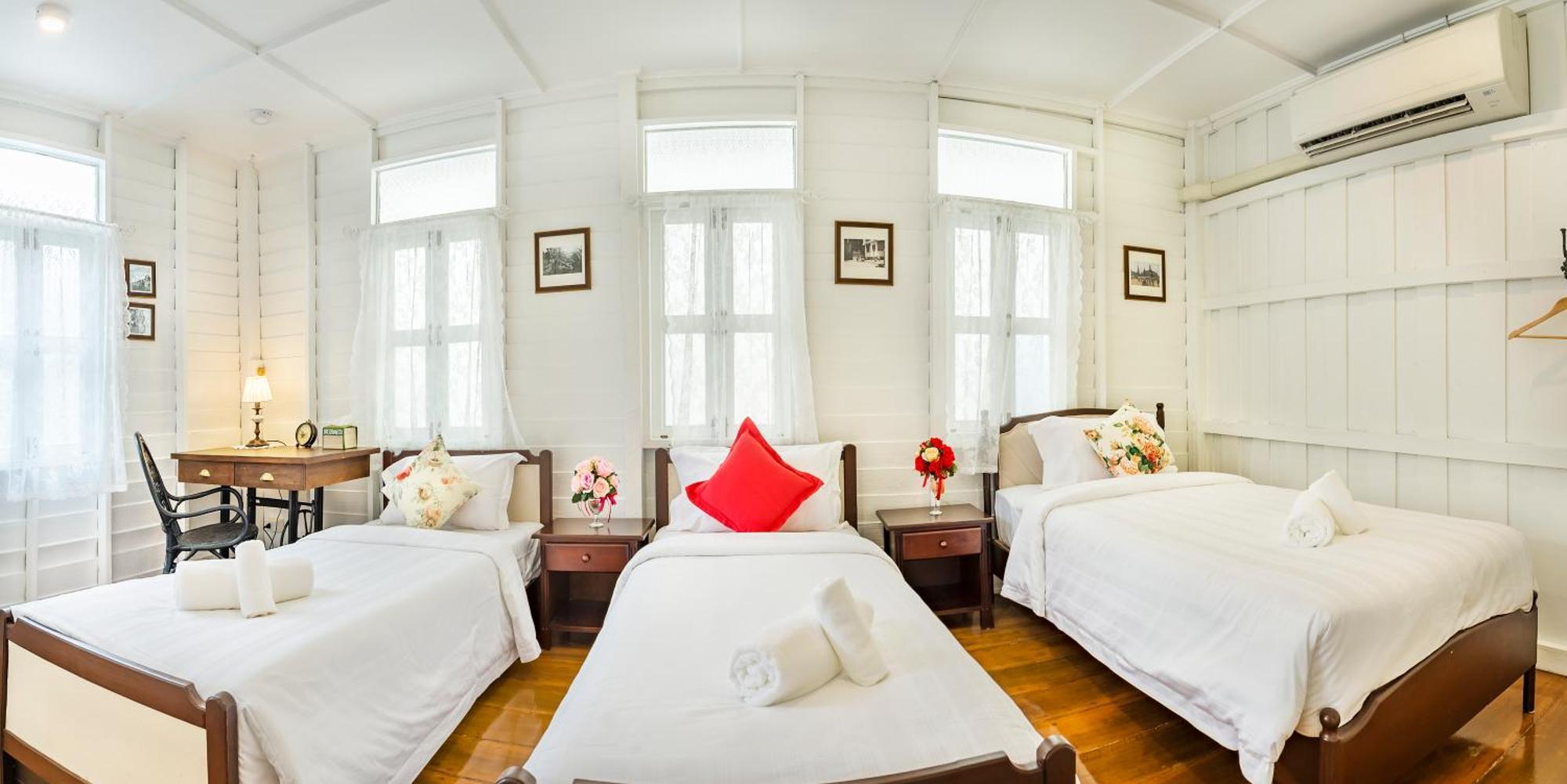 Triple Room with Private Bathroom