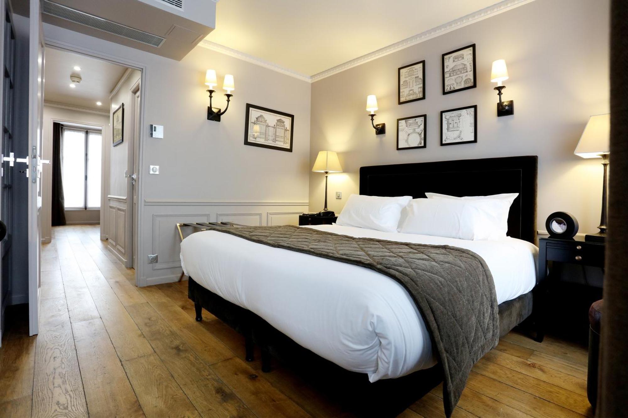Deluxe Suite with Balcony