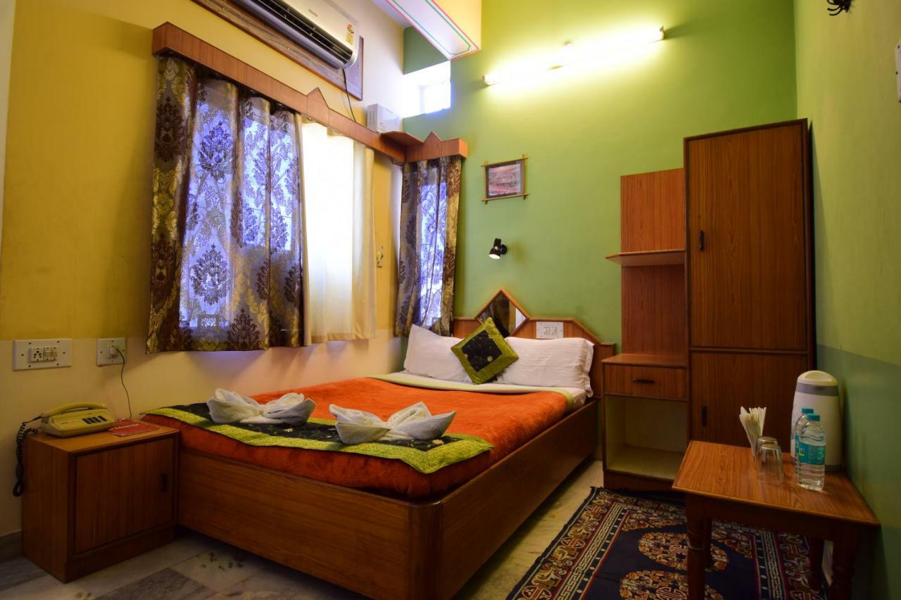 Deluxe Double Room,789986658:JPEG