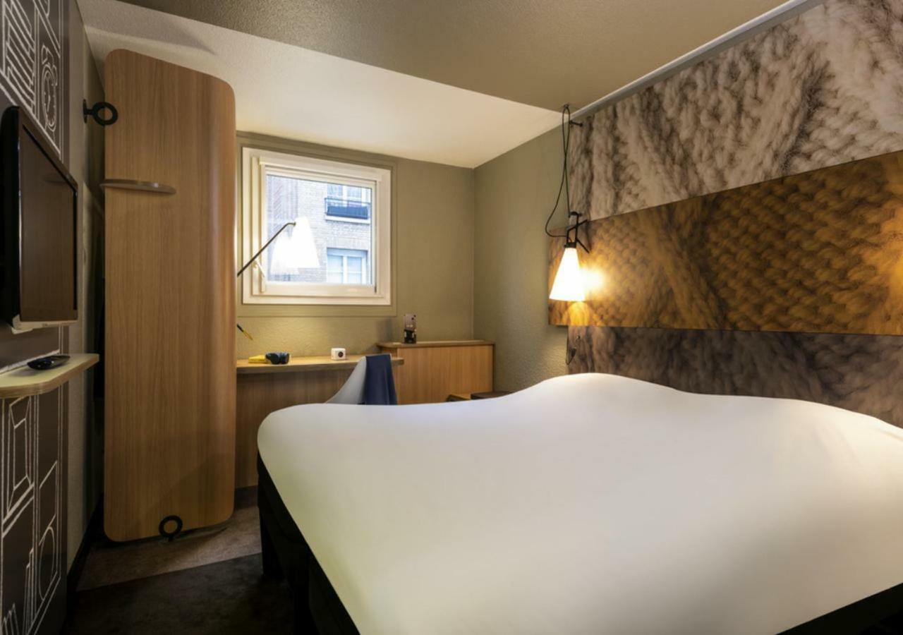 Standard Room with One Double Bed and One Single Bed