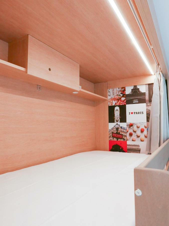 Bed in 8-Bed Dormitory Room - Females Only