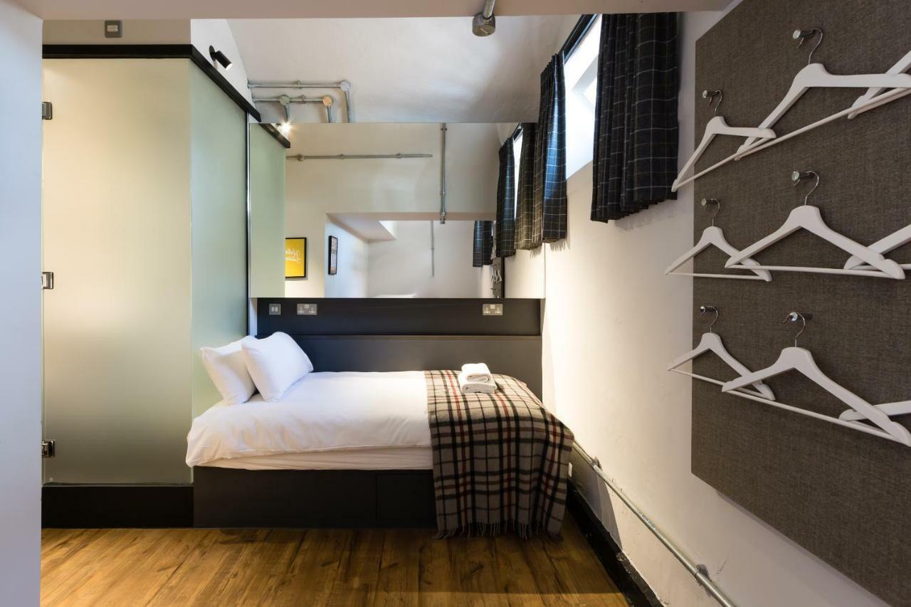 Tweepersoonskamer met 2 Aparte Bedden en een Eigen Badkamer