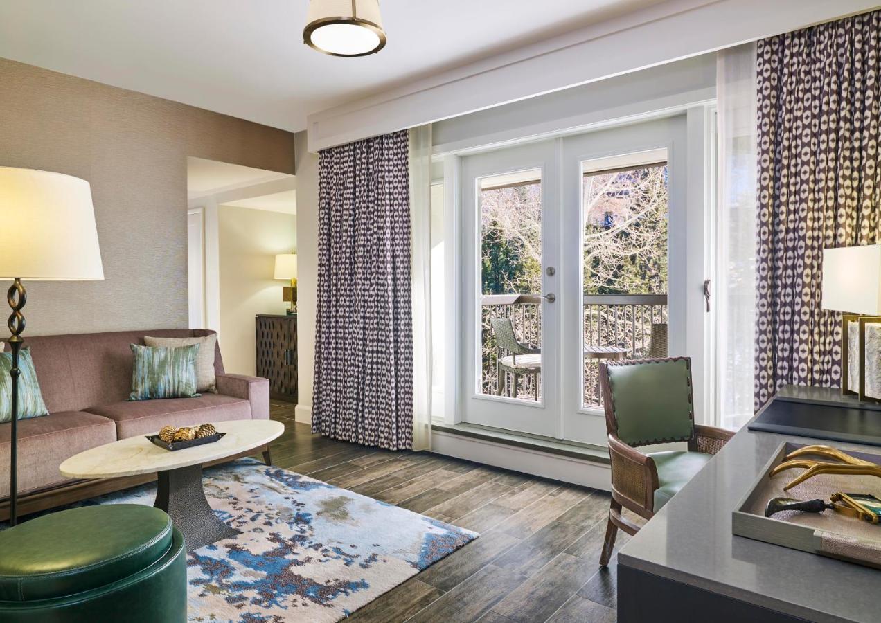 Executive King Suite with Mountain View