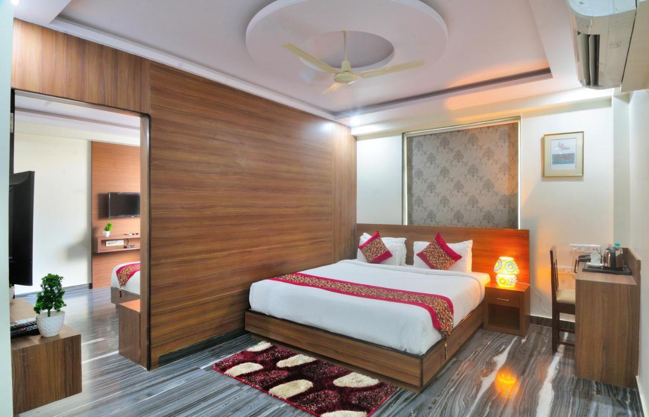 Deluxe Queen Room with Two Queen Beds