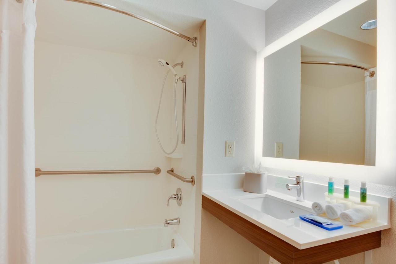 Standard King Room with Mobility Accessible Tub