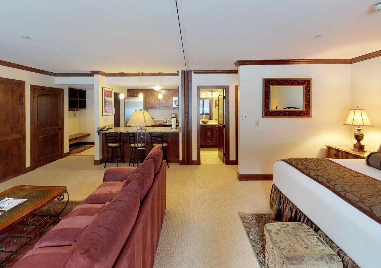 Studio Condominium