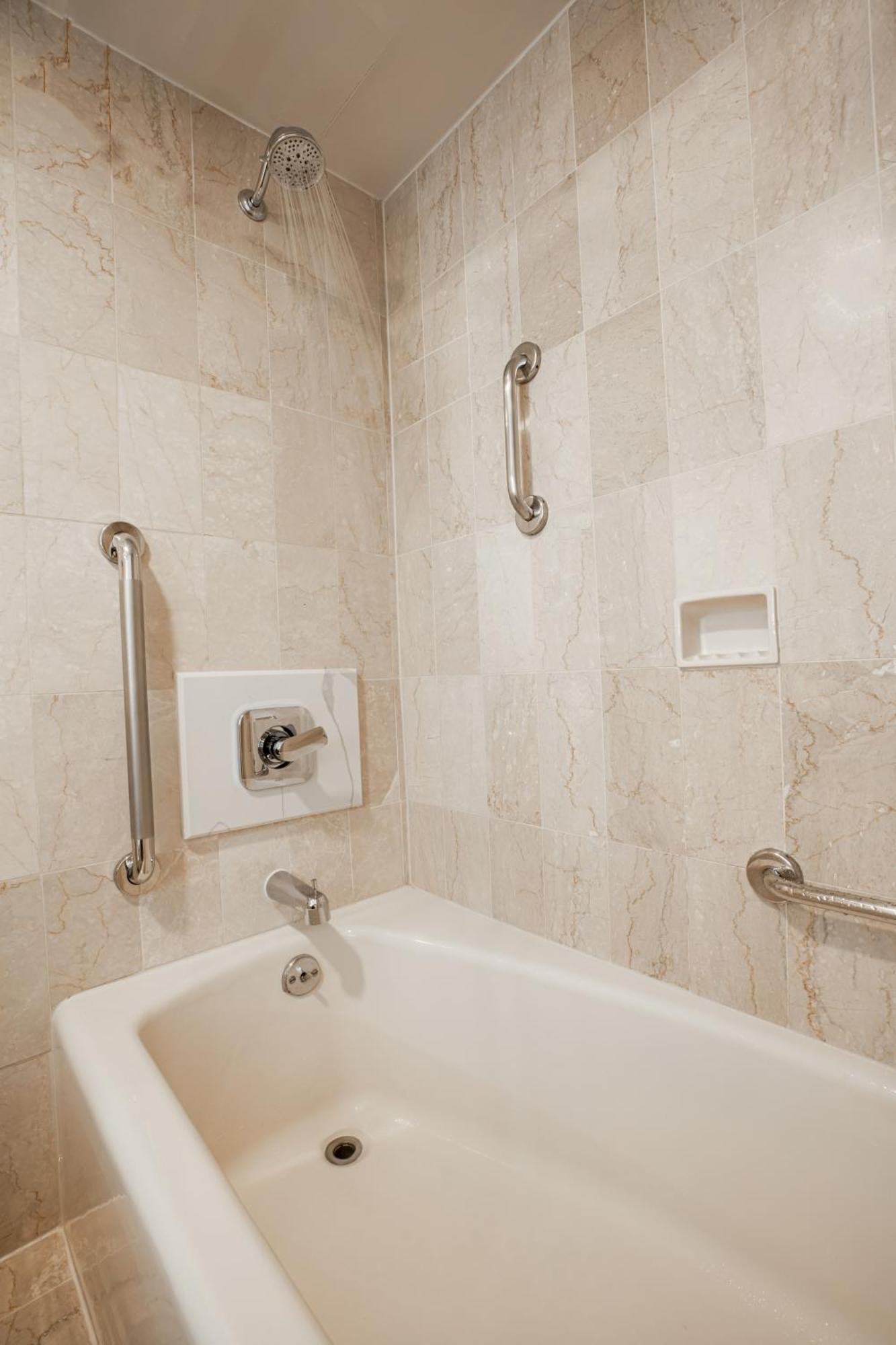 Luxe One Bedroom King Balcony Suite